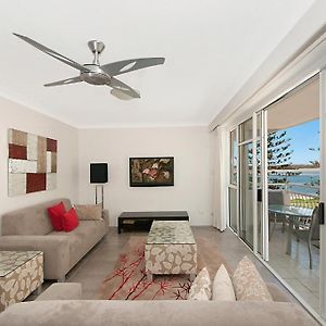 Two-Bedroom Apartment Spa Bath